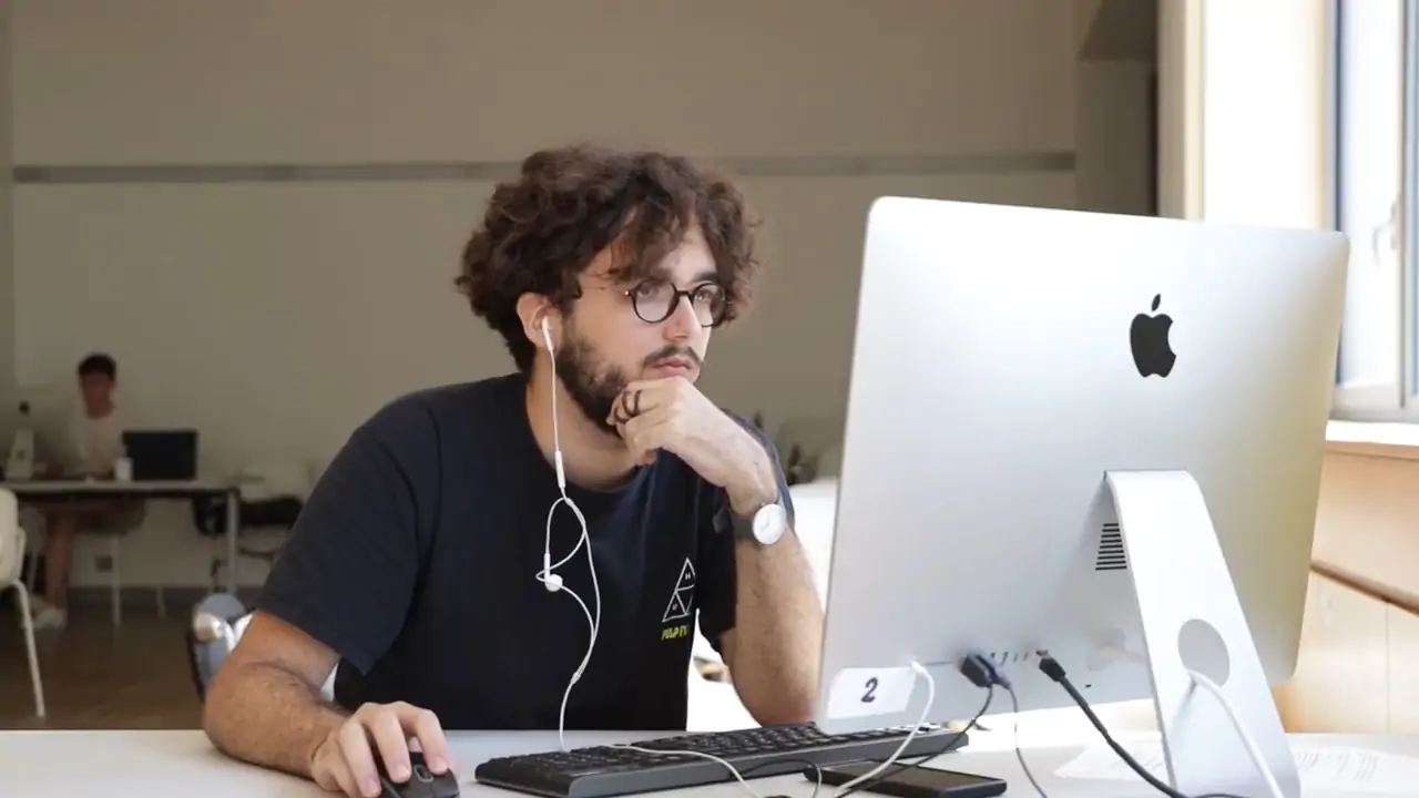 Rivivi anche tu il Career Day 2022 di IAAD. e scopri come facciamo incontrare la domanda di competenze delle aziende con i nostri talenti in design