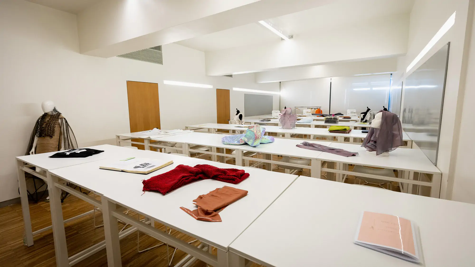Il laboratorio di moda del corso in Textile and Fashion Design di IAAD.